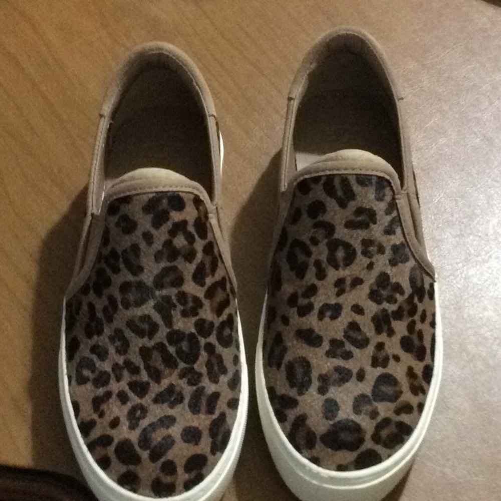 Ugg slip On Sneakers - Picture 2 of 11